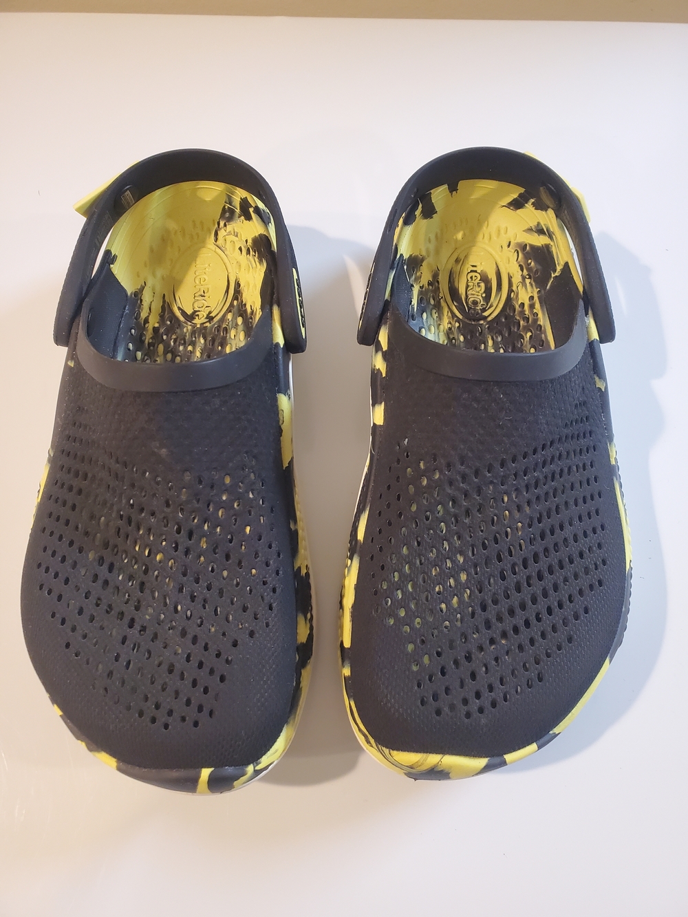 Crocs LiteRide 360 Clog
in the "Black Neon Yellow - Picture 2 of 11